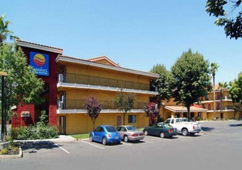 Comfort Inn & Suites Rancho Cordova-Sacramento מראה חיצוני תמונה