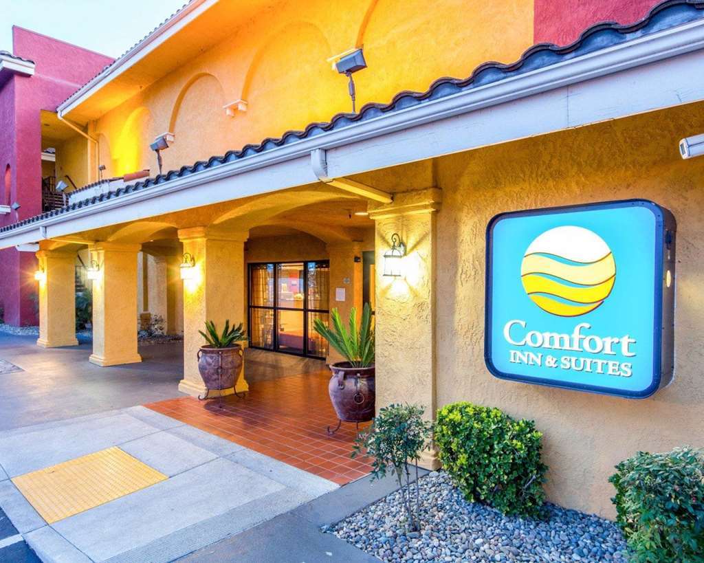 Comfort Inn & Suites Rancho Cordova-Sacramento מראה חיצוני תמונה